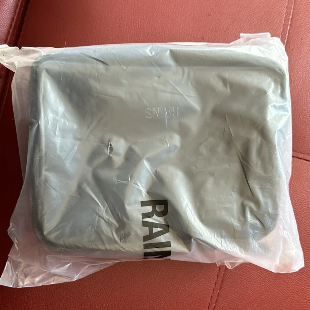 RAINS- Box Bag in Night - Picture 4 of 5